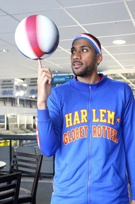 ScottRosts's tweet photo. A tag-team effort by our Niagara College interns, @RichaBhosale on camera and @kendra_conron writing:  Harlem Globetrotters ready to have a ball in Niagara https://t.co/O0AruYSZaR https://t.co/wuVPmIMgun