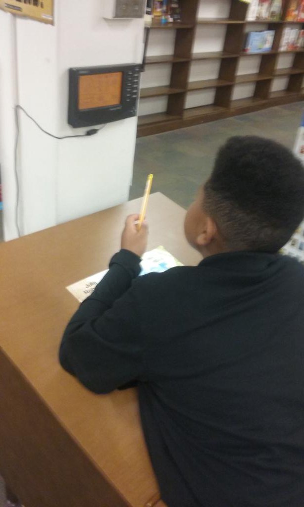SciCoachOv's tweet photo. Ss @GriffithGreats using @davisinst #VantagePro2 to gather #WeatherData for Science instruction comparing daily & seasonal weather #Sci5E11 #DataPlusObservation https://t.co/Q8sDwtNFD8