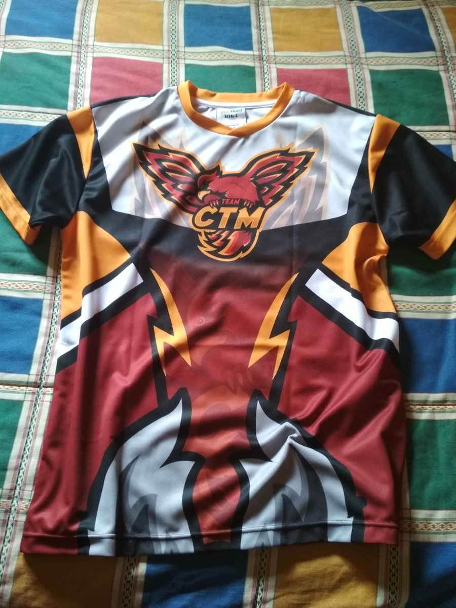 Esports_CTM's tweet photo. Nuestro manager de #CSGO @csnachog se a comprado su camiseta en @greenbloodwear ! 
Asi se aprecia mas el diseño hecho por @wheeldesigns 😍

Y por la parte detras nuestros sponsor!

@InsaneLabz 
@Graphic_Select 
#GoCTM https://t.co/4YaDntoebf