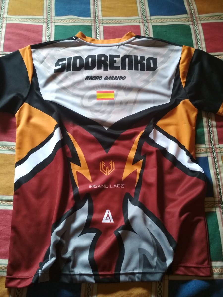 Esports_CTM's tweet photo. Nuestro manager de #CSGO @csnachog se a comprado su camiseta en @greenbloodwear ! 
Asi se aprecia mas el diseño hecho por @wheeldesigns 😍

Y por la parte detras nuestros sponsor!

@InsaneLabz 
@Graphic_Select 
#GoCTM https://t.co/4YaDntoebf