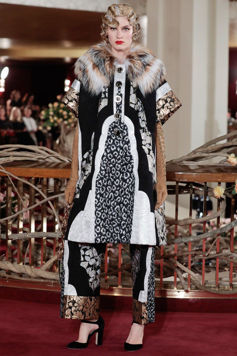 NewYorkModels's tweet photo. DOLCE x GABBANA 🎭 #AliciaHoltz spent an enchanted evening at The @MetOpera walking for @dolcegabbana's #AltaModa Fashion Show 🇮🇹️
#LamoreeBellezza #MadeinItaly #DGLovesNewYork #NYMMWomen https://t.co/zXSckM7C7Q