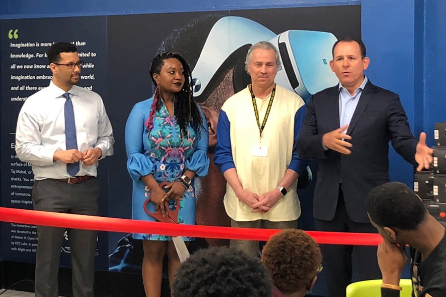 AlightSolutions's tweet photo. We’re excited to join forces with @Ex3Labs and @1871Chicago to bring Immersive Learning experiences to Dyett High School in Chicago. https://t.co/8NPOlv4vDi https://t.co/zQKBtqRy0V