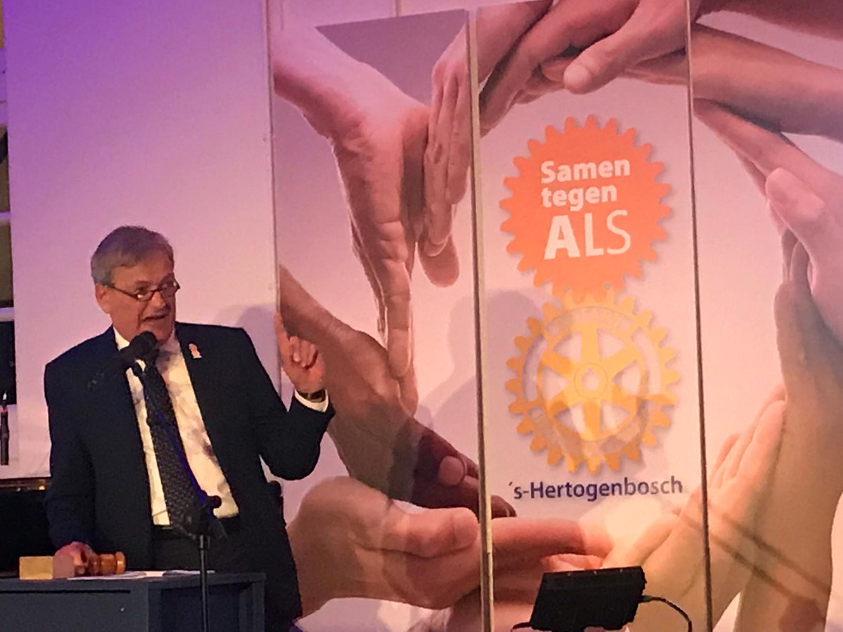 Als zoete broodjes... de kavels worden geveild door <a href="/CharlesdeMooij/">Charles de Mooij</a> #samentegenALS