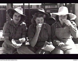 WomenAtWarBot's tweet photo. ATHERTON, QLD. 1943-10-24. PRIVATE (PTE) M. BULFIN (LEFT) PTE M. HEIRONYMUS (CENTRE) AND PTE P. WEBB OF THE AUSTRALIAN WOMEN'S LAND ARMY ENJOY A PIECE OF WATERMELON DURING A BREAK FROM WORK: https://t.co/IyZbccQ1uW https://t.co/kcSQ9D2lIR