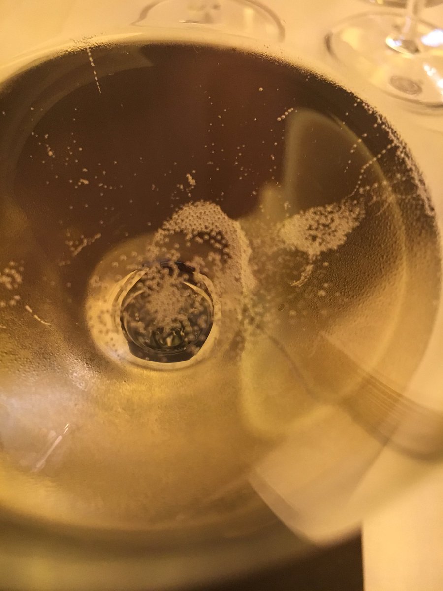 Prestigiosa verticale #extrabrut <a href="/CantinaVilla/">Villa Franciacorta</a> millesimi 2010, 2009, 2007, 2006, 2001 e 1997 con #NicolaBonera <a href="/AISMilano/">AIS Milano</a> <a href="/Franciacorta/">Franciacorta</a>