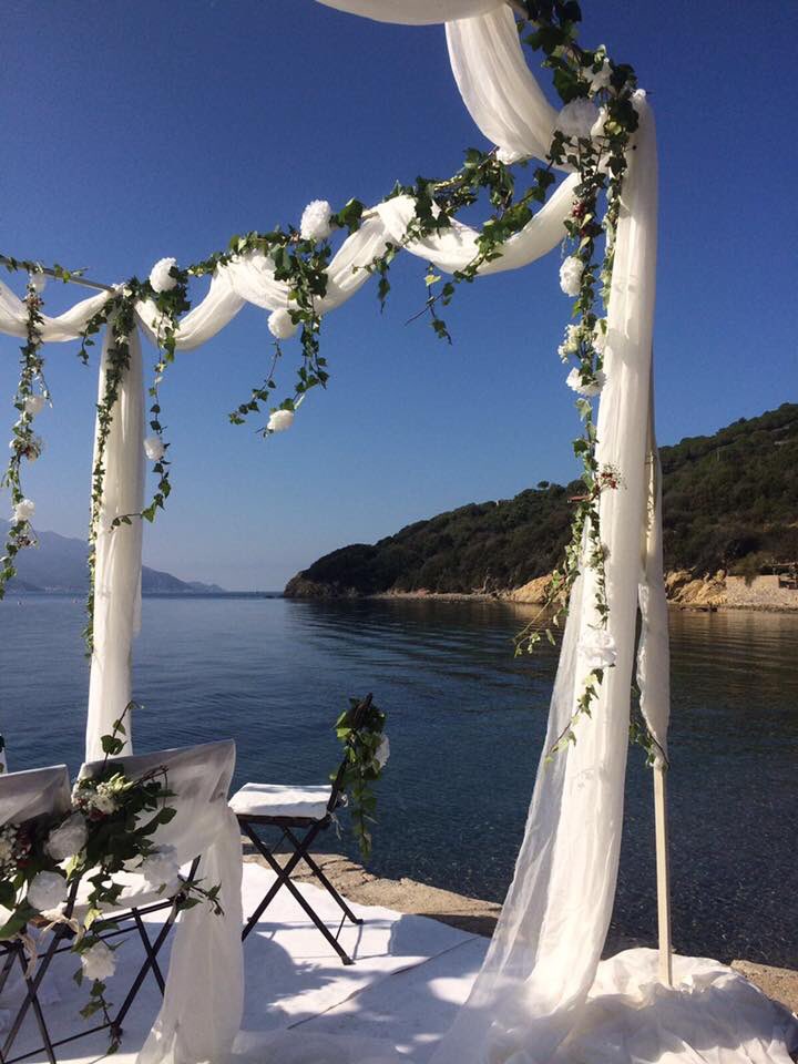 in_elba's tweet photo. NOZZE IN RIVA AL MARE... PURA POESIA perché il MARE ci mette in contatto intimo con NOI STESSI, arrivando dritto al ❤️#WeddingInElba #IsoladElba #ElbaIsland #Tuscany #Toscana #WeddingTourism #RossellaCelebriniEvents #WeddingExperience #TuscanyExperience https://t.co/jClJoMUzbG https://t.co/0vVqoHoPDe