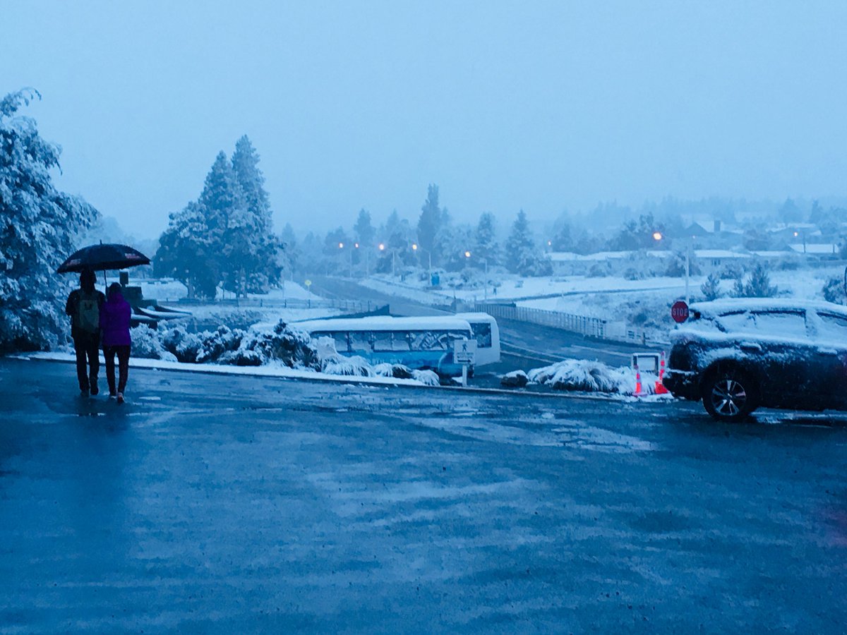 dm_nzmedia's tweet photo. The icy office this morning #Tekapo https://t.co/4XmCjC3a6X