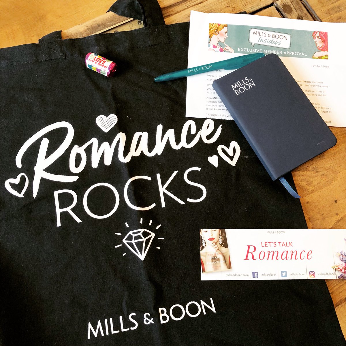 Ooh I love this goody bag!! 💕 
Was a fab surprise this morning! Thanks @millsandboonuk 
#millsandbooninsiders #millsandbooninsider #millsandboon #goodybag #romancerocks