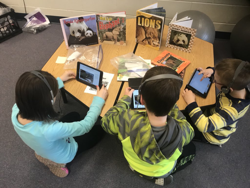 LearnwAnklam's tweet photo. Observing animals with a live webcam at the Smithsonian National Zoo @smithsonian! Thanks for the idea @LightUpLiteracy! #kme302 #kanelandpride https://t.co/rsSVFUyY5N