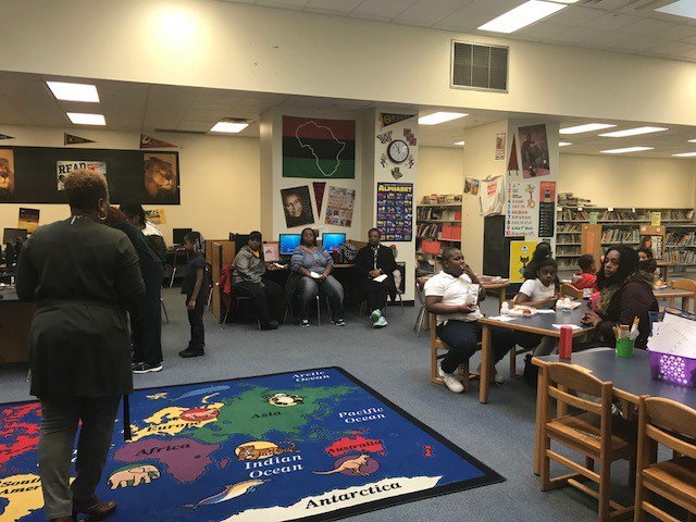 ChristinaK12's tweet photo. #BancroftES Students “Crunch and Munch” Their Way to Learning about Money  | https://t.co/5b2EIhNb0l https://t.co/98E4yhGmXw