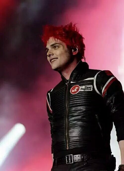 Hi quick message to say happy birthday to mister Gerard Way who actually deserves the world 