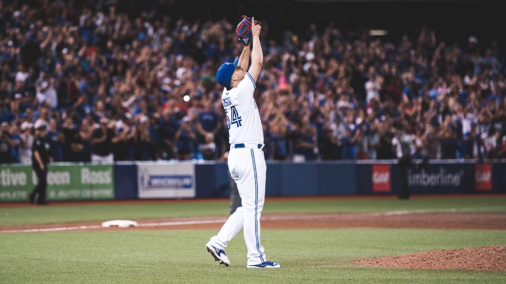 BlueJays's tweet photo. Since his @MLB debut in 2015, @RobertoOsuna1 leads the AL in saves. 

His next save will make him the youngest pitcher ever to reach 100. #OsunaMatata ⚡️ https://t.co/29zJ1BYnhd