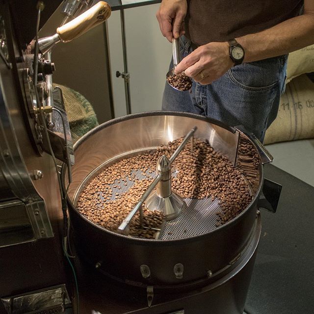 lamppostcoffee's tweet photo. The Roastmaster doing quality control during the cooling stages. #mobilecoffee #betterwithcoffee #bonneylake #coffee #coffeeadventure #coffeebusiness #coffeelife #coffeeroasting #coffeeshots #fresh #instacoffee #lifestooshorttodrinkbadcoffee #microcoffee… https://t.co/isU7pwV9jd https://t.co/1QCtiHHmO5