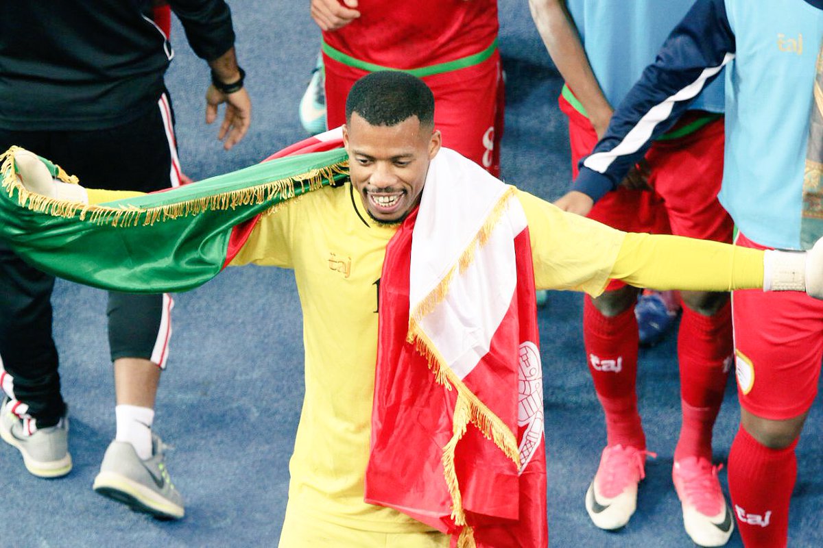 حصل ما حصل، لا تضعف لا تبكِ لا تدس نفسك عن الحياة، أنت لا تريد هذا لكن الله أراد، أتعرف ما معنى أن يريد الله؟ أن ينتشلك من أكبر سوء إلى أفضل خير بينما أنت لا تدرك شيء، أنت فقط ثق بفضائل الله وأنك دائمًا في ظل رعايته.. أستشعر هذا فحسب .