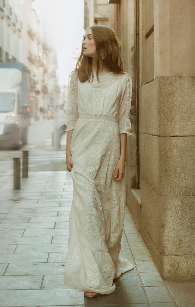 harpersbazaarES's tweet photo. .@Intropia  lanza una colección de vestidos de novia (solo aptos para románticas)  💍 https://t.co/UfsZOoyiBy https://t.co/A7ytofuqcM