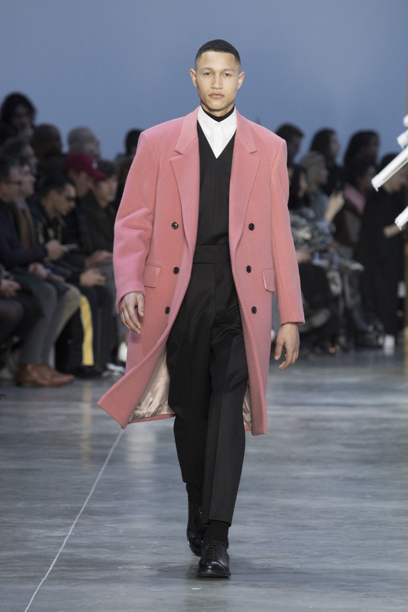 therakishgent's tweet photo. Show Report - @CERRUTI1881 AW18 by @rakishgent : https://t.co/lbuToMZHlM #cerruti #aw18 https://t.co/u3fq4unAYy