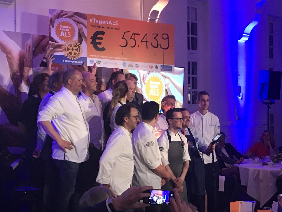 Voorlopige eindstand #SamenTegenALS € 55.439,=. 
Dank aan kokende burgemeesters, fantastische koks, sponsors, aanbieders en kopers van kavels. Grote dank. Jullie zijn fantastisch!