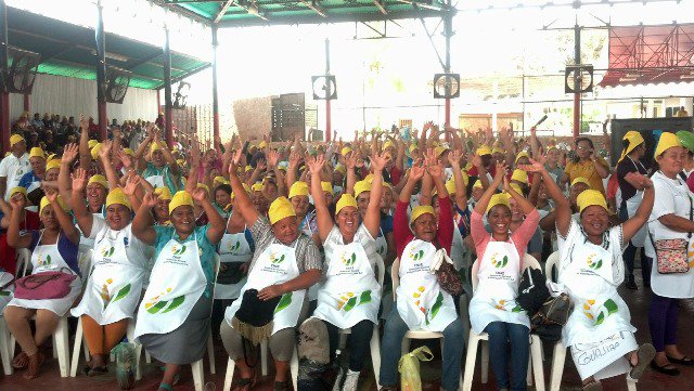 📌 En #Aragua madres cocineras de la Patria dictaron taller de recetas de fácil preparación <a href="/JauaMiranda/">Elías Jaua</a> <a href="/NicolasMaduro/">Nicolás Maduro</a> #VenezuelaTrabajaYAvanza ➡ (+Leer) goo.gl/qqRVDa