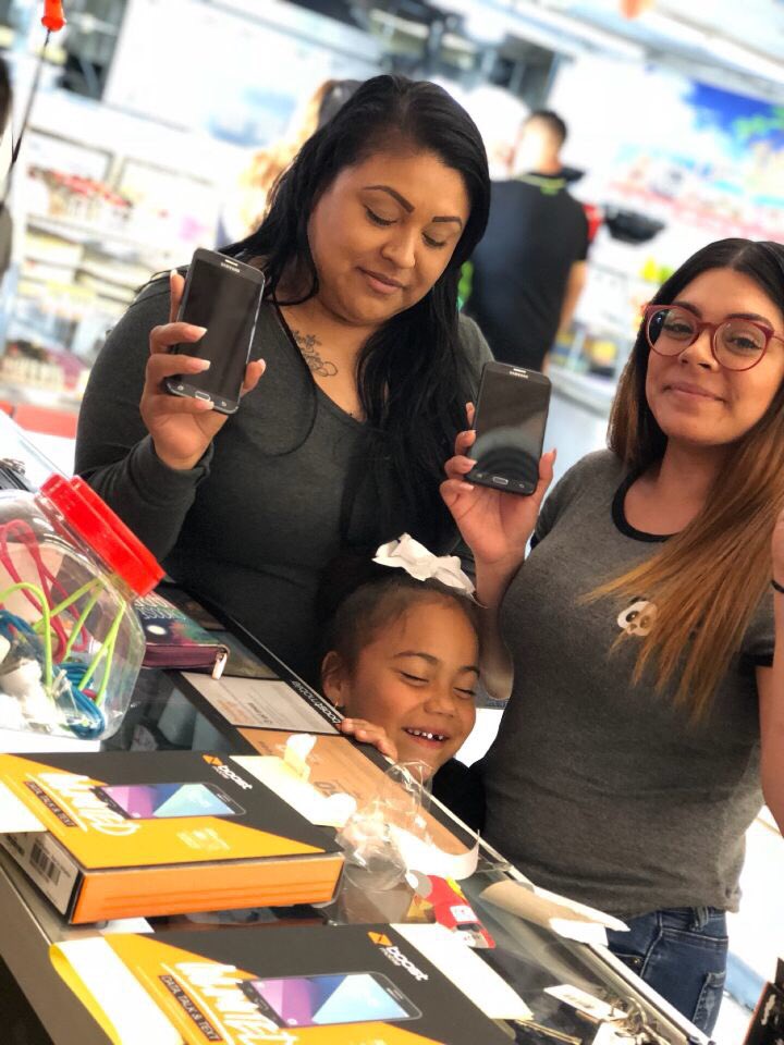 xtreme_cellular's tweet photo. Weekend happy customers switching @Desiree_spg @MYP81 @vipcaseyf @DennisDesmith @DaveBerginVIP @prailpcs @noreen_vip @KeilaSpg https://t.co/py5gVfEASM