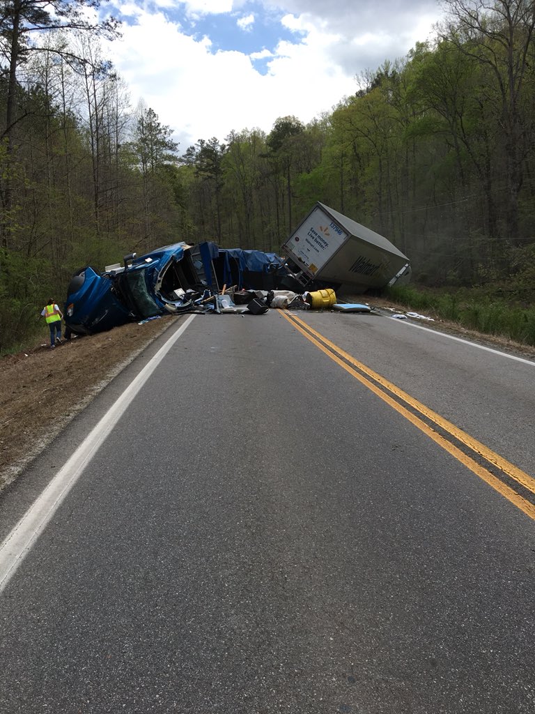 ALEAprotects's tweet photo. CLEBURNE COUNTY- US Highway 431, near the 219 mile marker, is still completely blocked due to a crash. Currently, traffic is being diverted at US 431/I-20 and US 431/AL 281. Extensive cleanup and recovery will be required prior to the roadway being opened. Use alternate route! https://t.co/CoecPC8oun