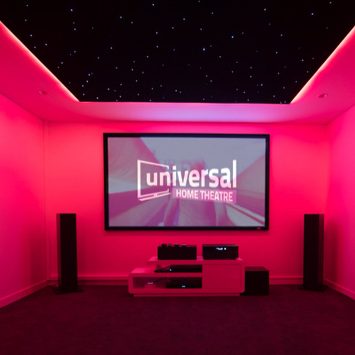 The media room at RetroFit is installed and ready to rock!
📸 and install: Universal Home Theater