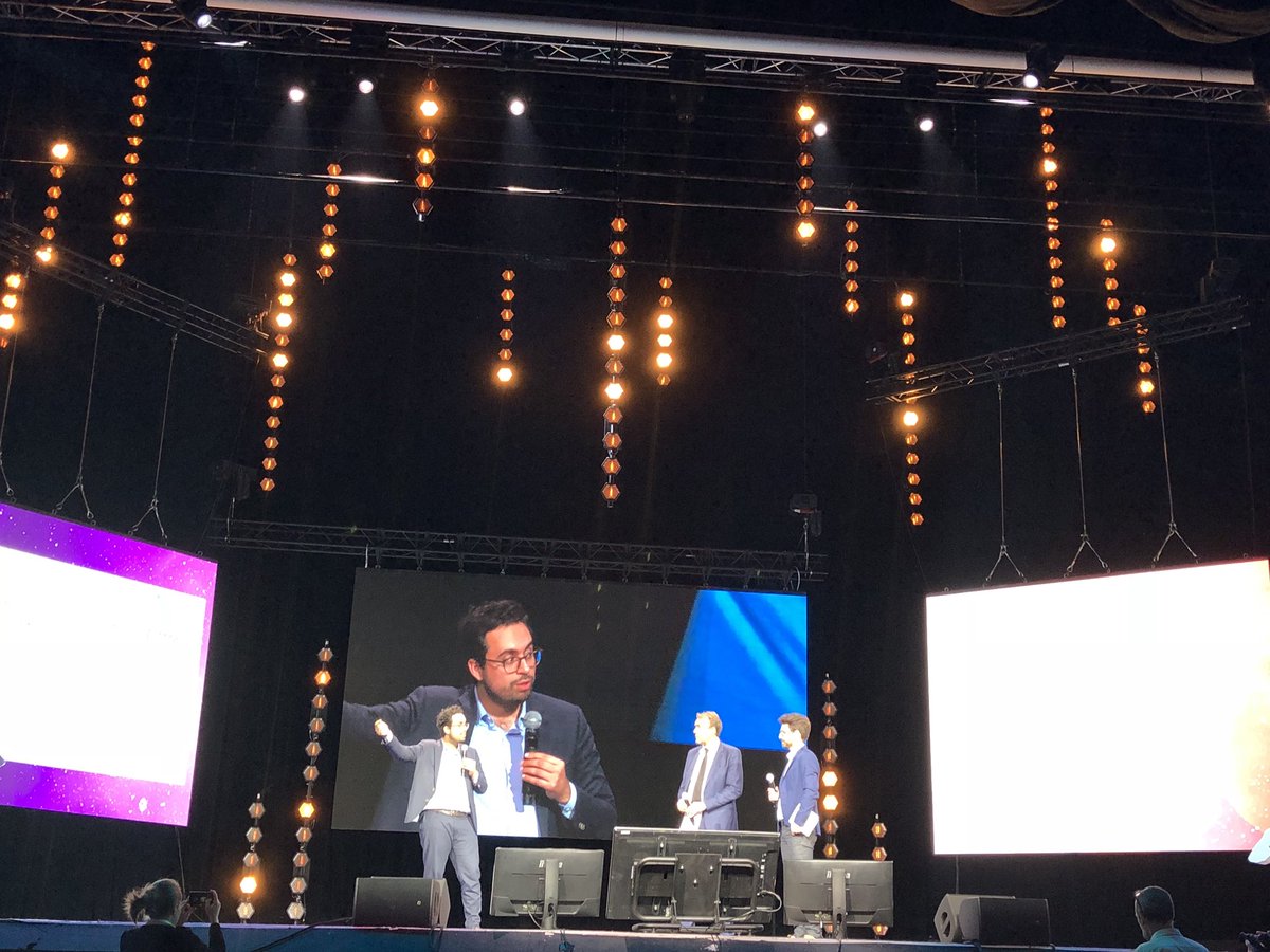 Excellente soirée #10000startups pour changer le monde ! Bravo à nos amis de <a href="/DreamQuark/">DreamQuark</a> pour le prix Cloud Data IA. 
Et merci à <a href="/mounir/">Mounir Mahjoubi</a> de soutenir <a href="/Stampyt/">Stampyt</a>, à bientôt à Nantes et en Vendée !
Bravo à toutes les équipes La Tribune et BNP Paribas pour ce super événement !