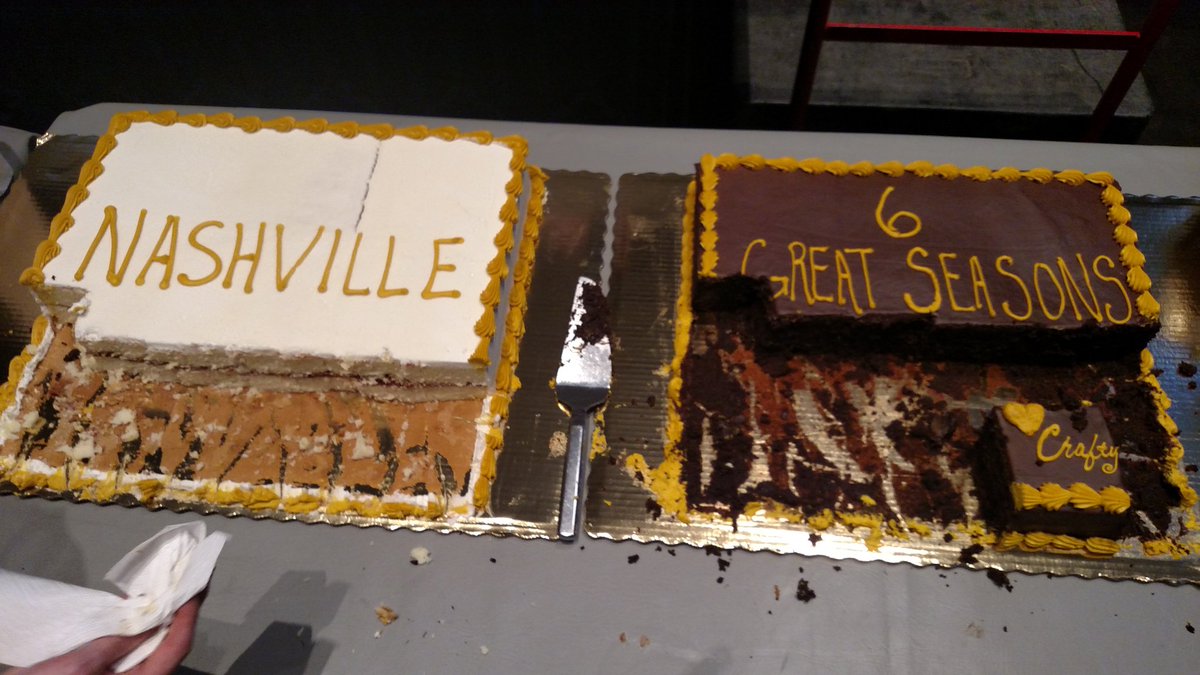 EddieScenic's tweet photo. #NashvilleCMT #Nashies #lastdayoffilming #letthemeatcake #hugfest #lovethisfamily #BEHRF https://t.co/LPpAtQAZLR