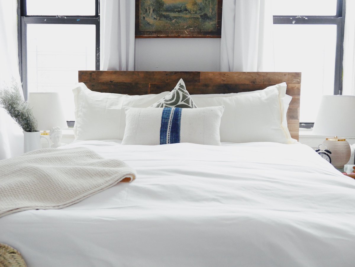 Talking about how much I love my bedding from <a href="/BollAndBranch/">Boll & Branch</a> on the blog today! beingelliott.com/beingelliottbl…