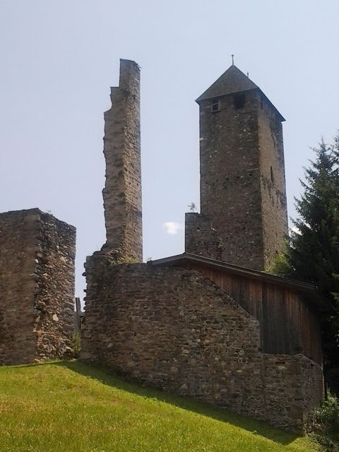 DDurissini's tweet photo. Itinerari e culture: Foto del giorno. Novale (Vipiteno) #NeiCastelli https://t.co/z55zcmhtNs https://t.co/9kci2iFJtJ