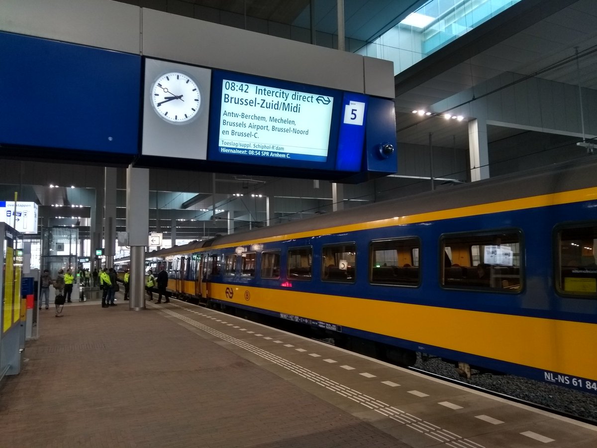 Vanaf ma. 9 april '18 is Breda per #trein #rechtstreeks verbonden met Antwerpen! Zoals burgemeester <a href="/PaulDepla/">FratBoyPaul</a> aangaf: "van A naar B #reizen"! Van #Antwerpen naar #Breda! 16x heen, 16x terug per dag. In 33 minuten. Enkele #reis € 9 - € 14,20.  infobreda.nl/praktisch/open… #infobreda