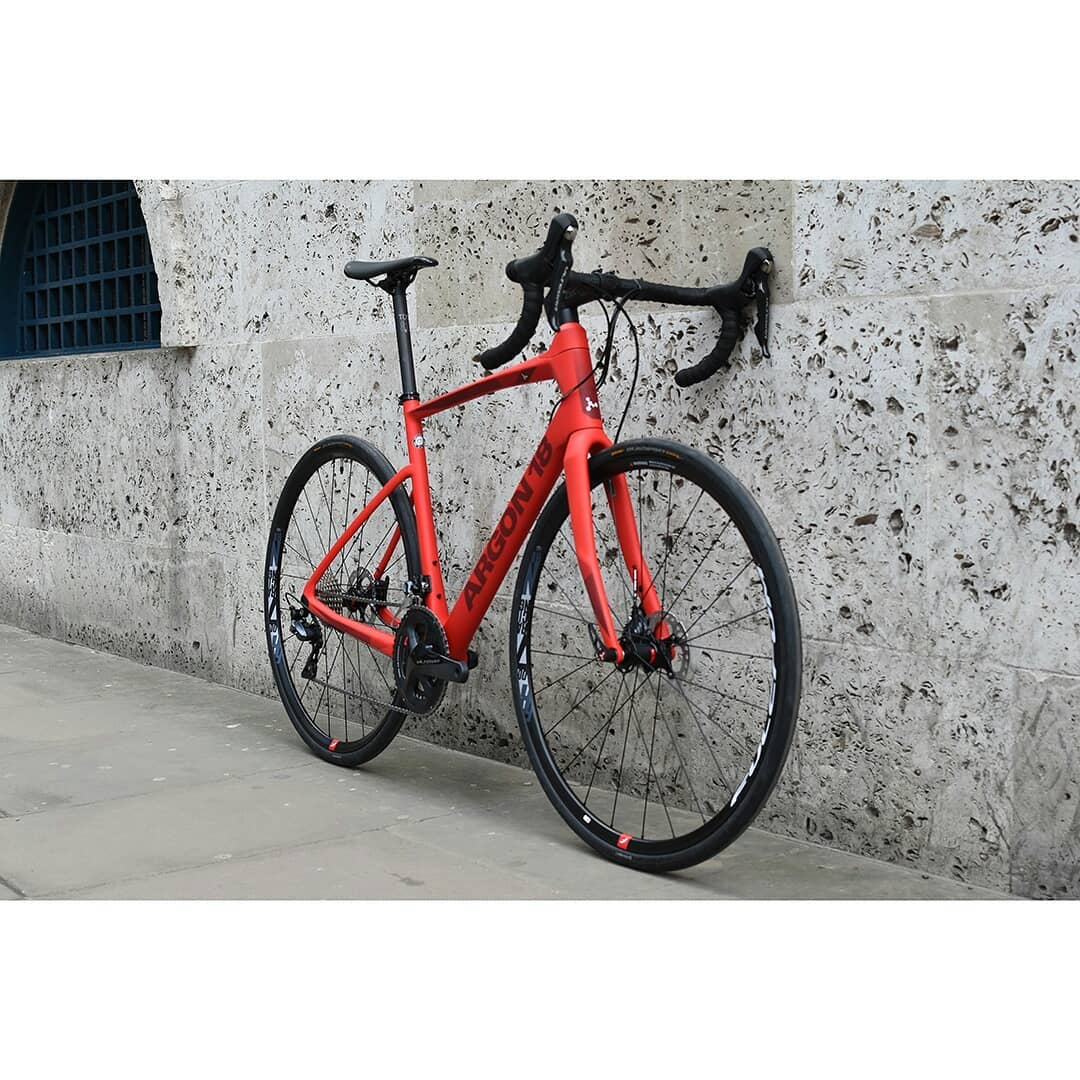 Argon18bike's tweet photo. Endurance never looked so good! Thanks for the great shots @SwiftCycles, Mondays are sweeter with a view! 🙌🏼 #KryptonCS #RoadBike #Argon18 #MondayMotivation https://t.co/kkqtWNaYdc