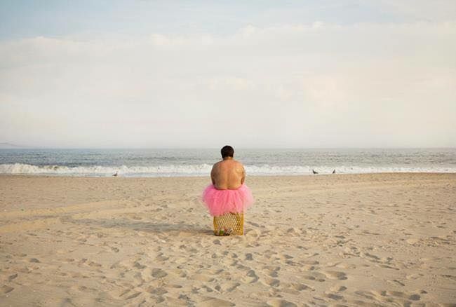 TheTutuProject's tweet image. #DYK: That Bob and Linda do not use foundation dollars to create these iconic images? In most cases, they take personal #roadtrips to escape the #difficultdays a #cancerdiagnosis can cause. buff.ly/2GCXTfL