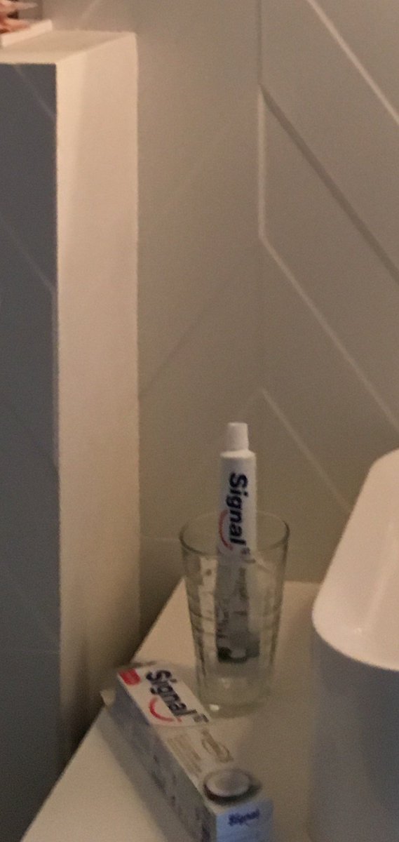 carmousssa's tweet photo. Signal Integral 8 Nature Elements Coco Blancheur #signalnatureelements s'installe dans ma salle de bain #marketingcollaboratif @trnd_fr #signal #hygienebuccodentaire https://t.co/XHe9UNo17t