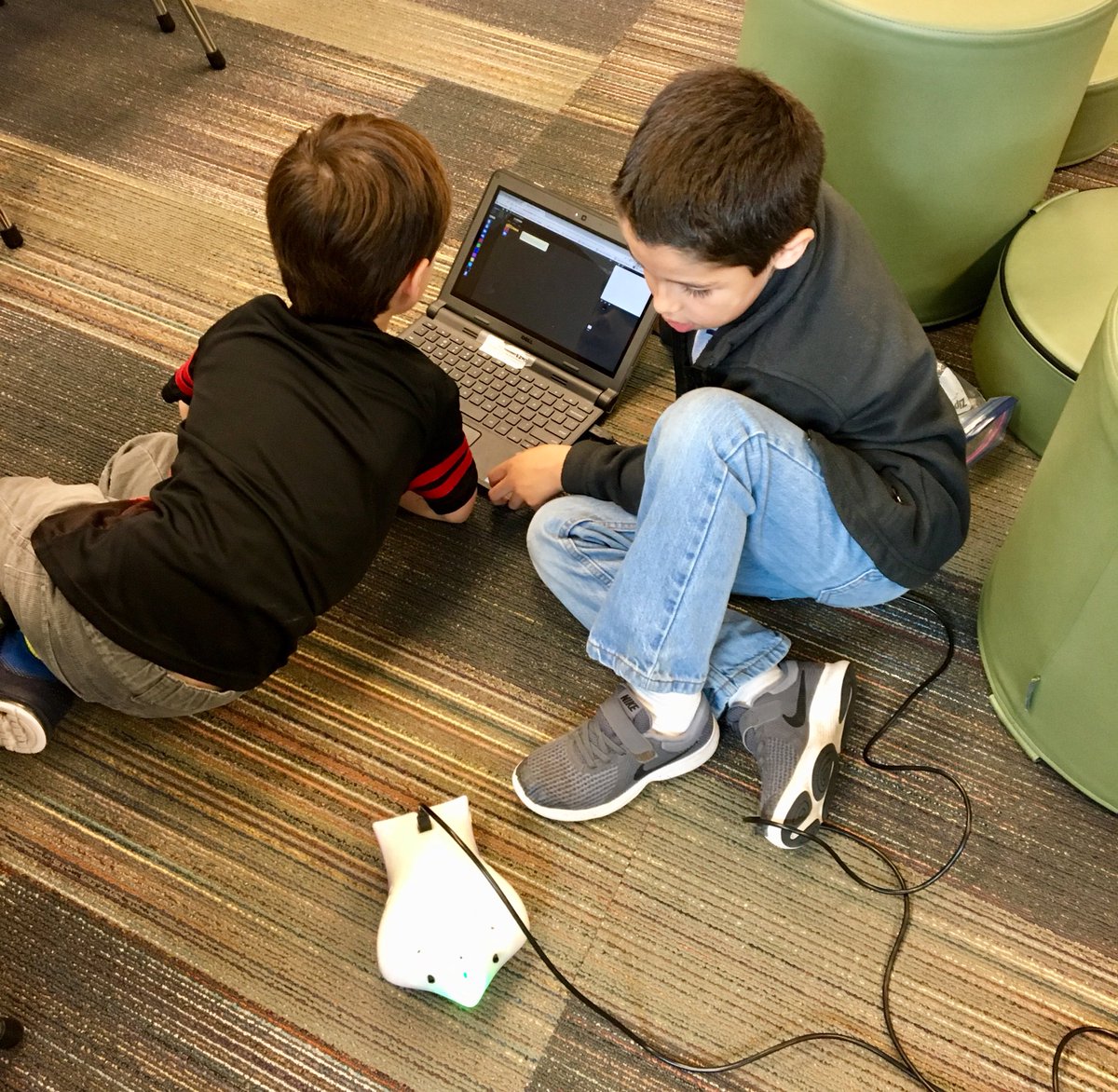 MsRosie_library's tweet photo. Our finch flock has landed. ❤️❤️❤️
#loanerprogram #coding #robotics #librarylife @birdbraintech @chinnerssbcsd @psesteamcoach https://t.co/NpZIJ3RUic