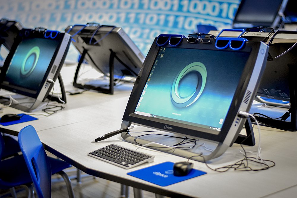 MontNotreDame's tweet photo. Voici le nouvel espace d'apprentissage du #MontNotreDame entièrement dédié à la technologie @zSpace qui combine la réalité virtuelle et augmentée. Découvrez le potentiel de cette technologie : https://t.co/gW7KrIb8Ev #ApprendreAutrement https://t.co/5DkTcwbeCe