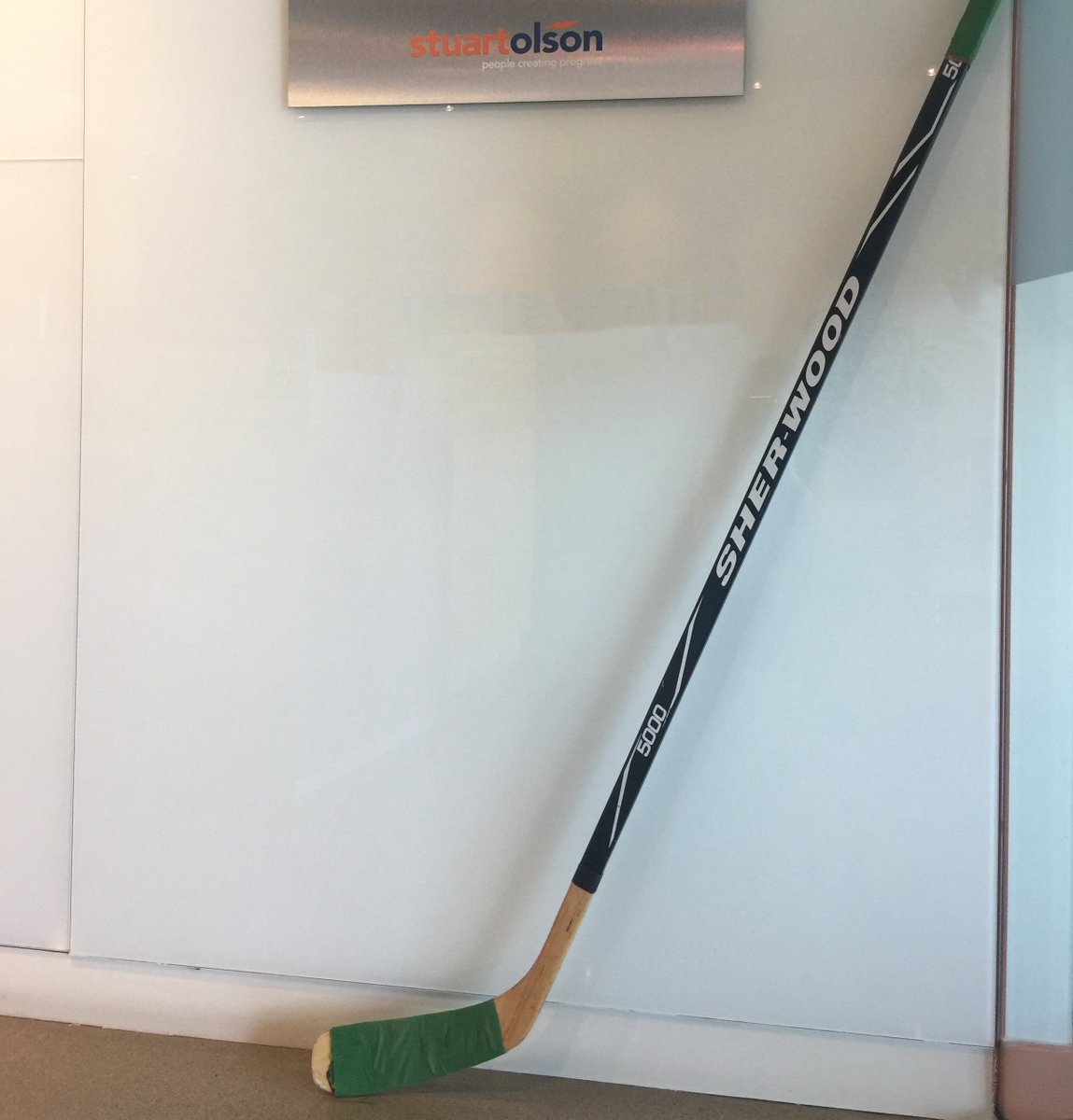 StuartOlsonInc's tweet image. A simple hockey stick stands in one of our offices in solidarity + support for the lives lost in the Humboldt tragedy. Our teams across the country, many with deep roots in both Saskatchewan + hockey, send our support, condolences + strength #HumboldtStrong