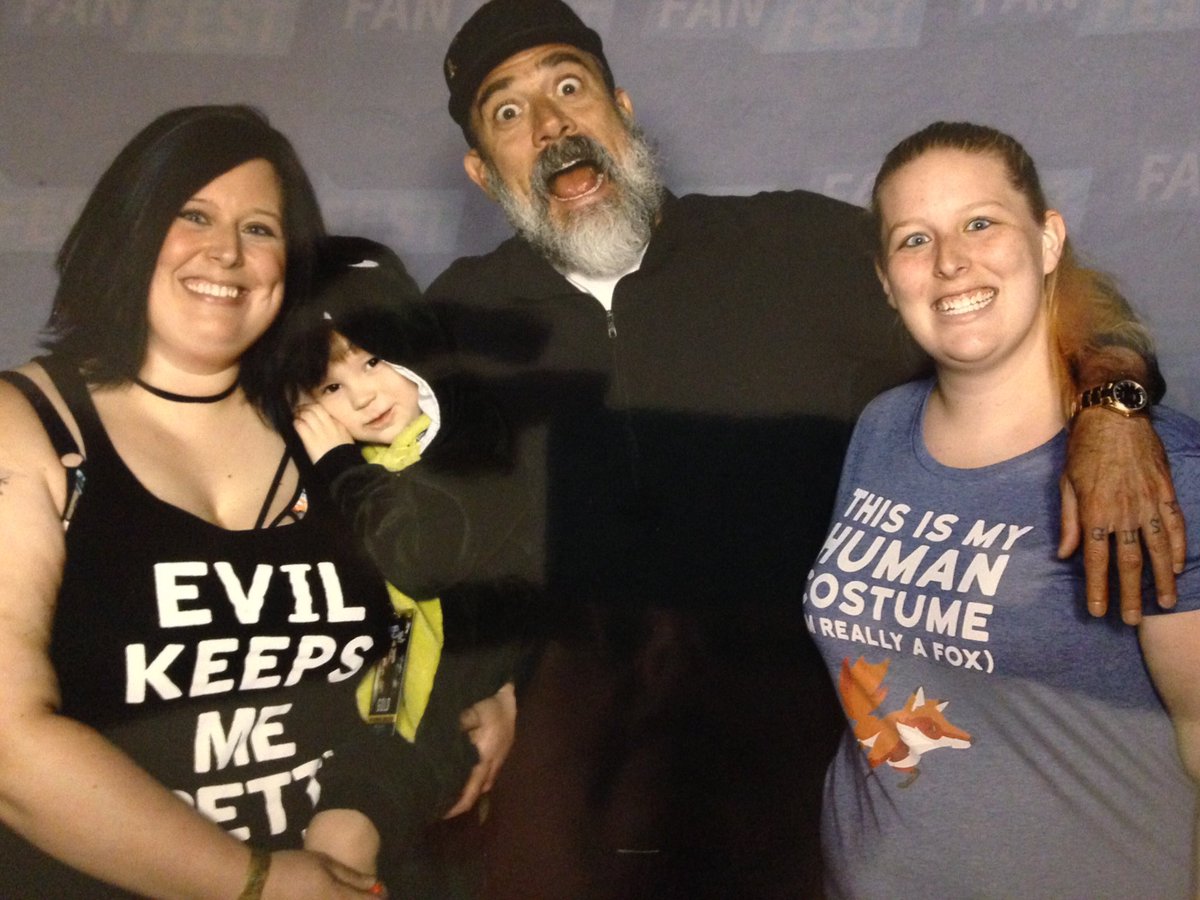 ManzoniLmt's tweet photo. JDM is such a nice guy. We had such a good time at Heroes and Villians FanFest/Walker Stalker this weekend. #Convention #AMC #walkingdead https://t.co/ivFBgXJQgW