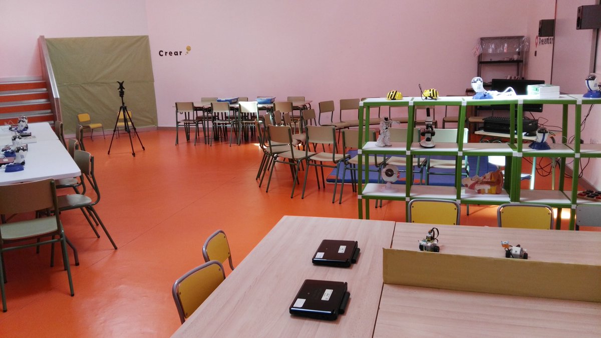 Ceip17_Ceuta's tweet photo. ¿Quieres conocer el Aula del Futuro creada en el colegio? https://t.co/s3TDOoWdaY Para conocer el proyecto visita la siguiente Web https://t.co/Ush0I1jREh https://t.co/wHhnyHTucK