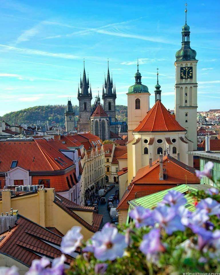 alvarofb23's tweet photo. Good morning Twitterworld. 
Have a nice Tuesday.
Prague.💕 https://t.co/SsOJ5uo8lq