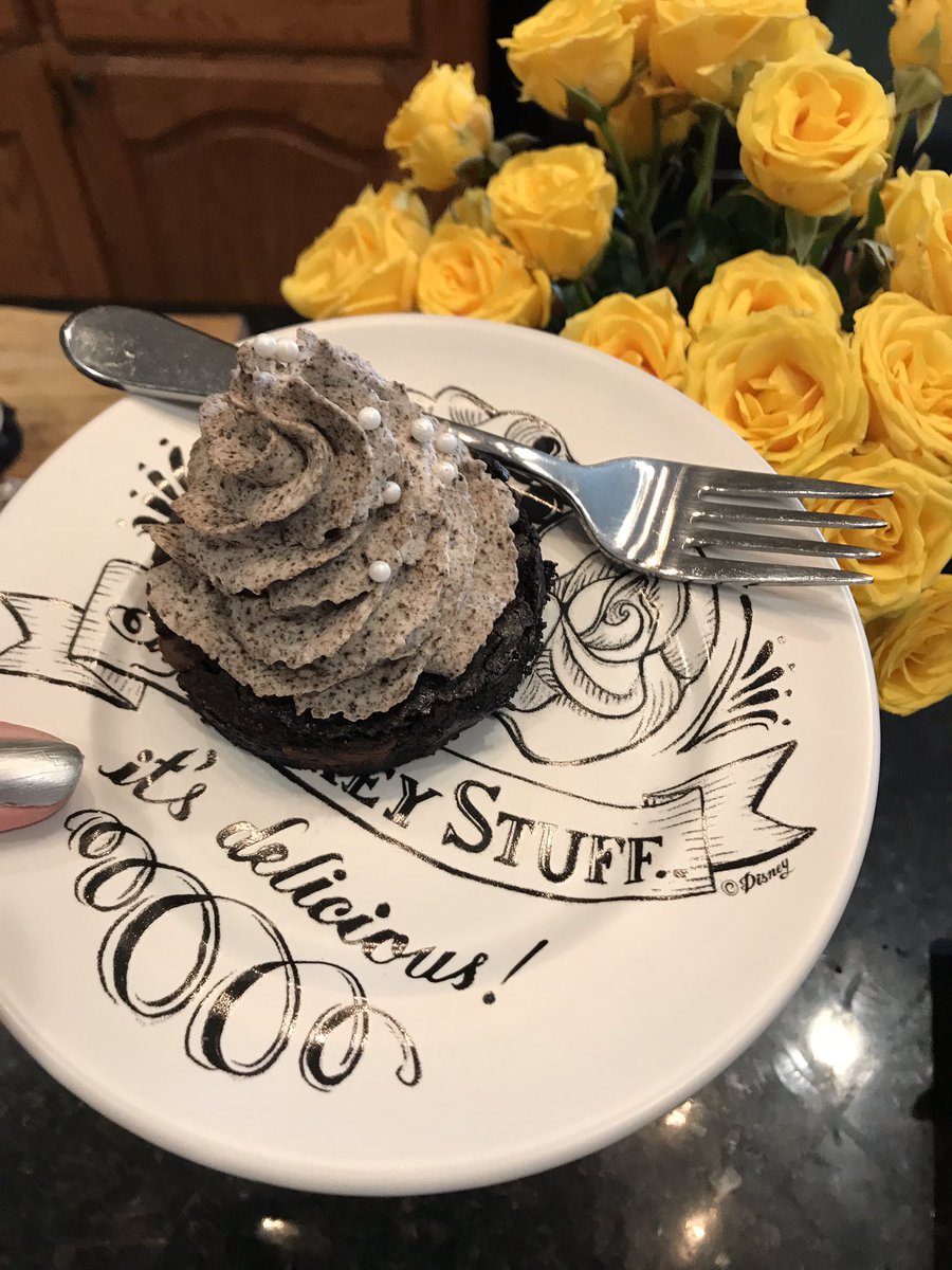 therosetable's tweet photo. Thrilled to pieces that my alma mater @TCU sent a @tcu360 reporter to my home to film a Disney Dinners recipe! 😍🌹🤗 I'll post the link when it's up. And don't worry: I sent her home with loads of The Grey Stuff. 😊
#disneydinners #almamater #tcu #gofrogs #tcu360 https://t.co/Kh6vBMKlpq
