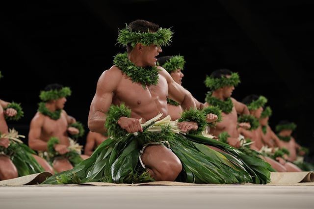 kolikokane's tweet photo. Eia Hawaiʻi #kolikokane #kaleoolakaikahikinaokala #youpromise #merriemonarch2018 #kahiko https://t.co/BAEF4SJoKC https://t.co/6mKUxLzqlU