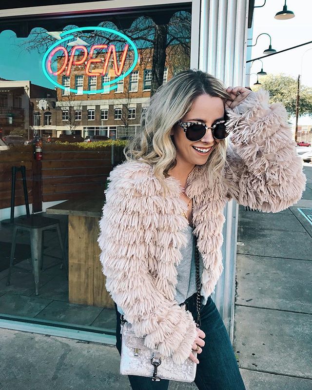 11thGorgeous's tweet photo. Mondazzzzee #amiright 😝 But really, can the weather please make up it’s mind?! What’s the weather like where you are?? ☀️❄️⛈ #liketkit @liketoknow.it https://t.co/LEDryef8y5 #LTKunder50 #LTKunder100 #LTKitbag #affordablefashion #alabamablogger #… https://t.co/ovkA5s9HcQ https://t.co/0KZ9FB9TV7