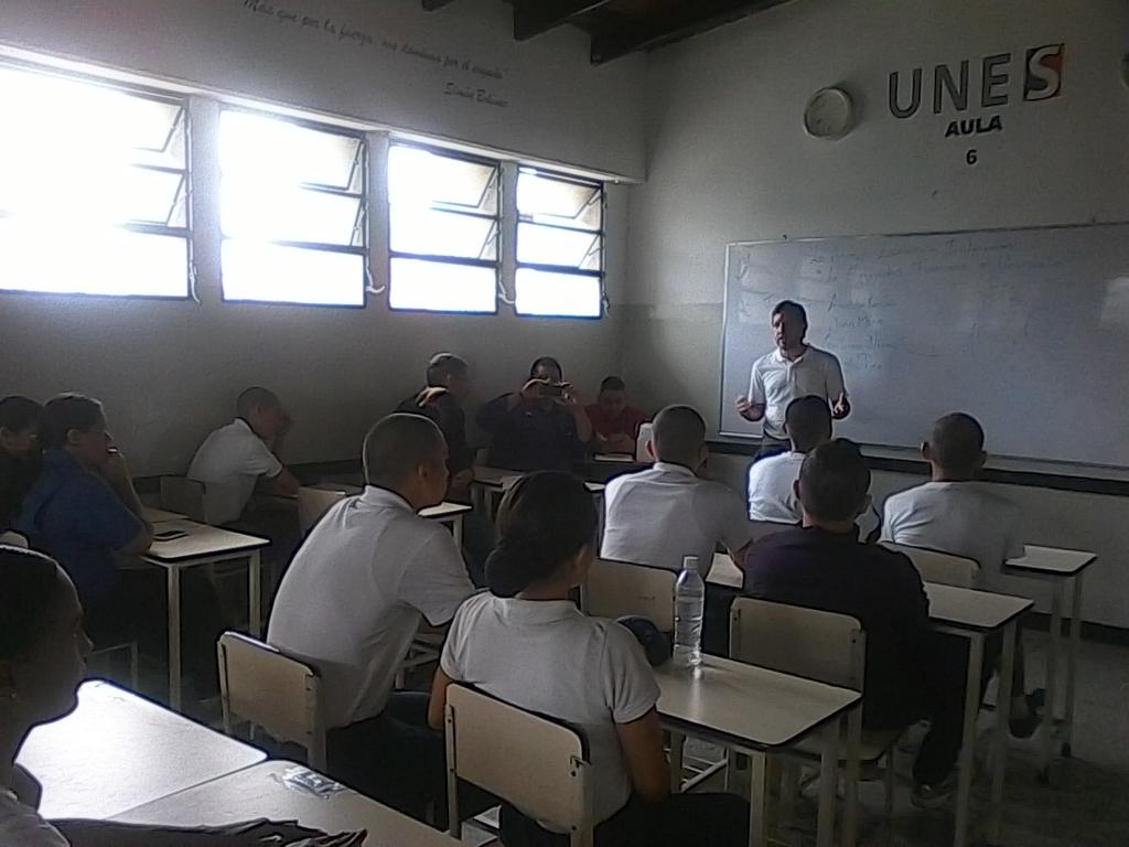 CIVSUNESMerida's tweet photo. El 06-04-2018 se llevo a cabo en @meridaunes el II Conversatorio titulado: Agresión Económica Internacional y Seguridad Financiera en Vzla", con docentes especialistas en el tema invitados del UPTM @alanazuloaga @gralcacioppo https://t.co/WkwTYe3l4w