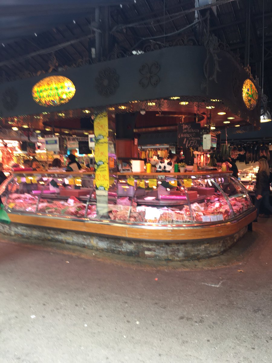 RousselGaliana's tweet photo. HALLES LAISSAC : Déplacements avec les étaliers à Barcelone pour voir Les Halles « lés Rambla « et déterminer la politique alimentaire de La Halle.Moderne(wifi -grand écran) gourmande ,conviviale ouverte de 8h à 20h 🕗 CcPhilippe Saurel https://t.co/8KlIX56D0z