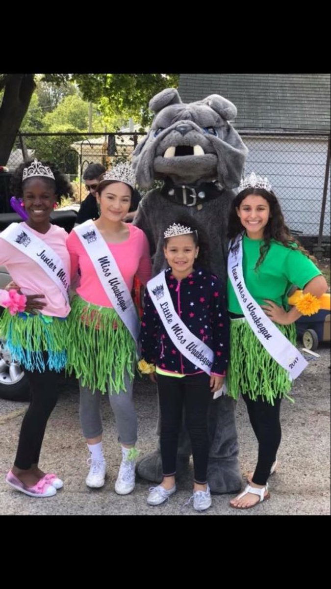 LunaaaMendezzz's tweet photo. #HappyInternationalPageantDay I love all of my baby sisters and my queen sisters!πππ https://t.co/cUhZKizndK