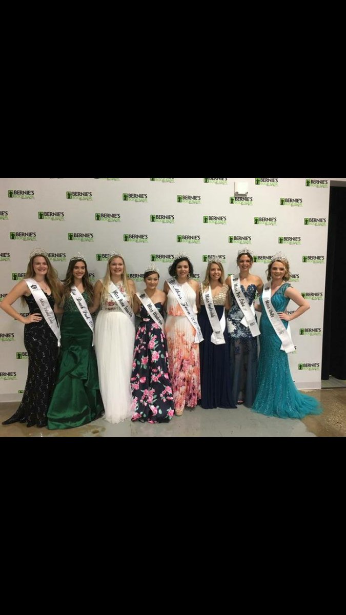 LunaaaMendezzz's tweet photo. #HappyInternationalPageantDay I love all of my baby sisters and my queen sisters!πππ https://t.co/cUhZKizndK