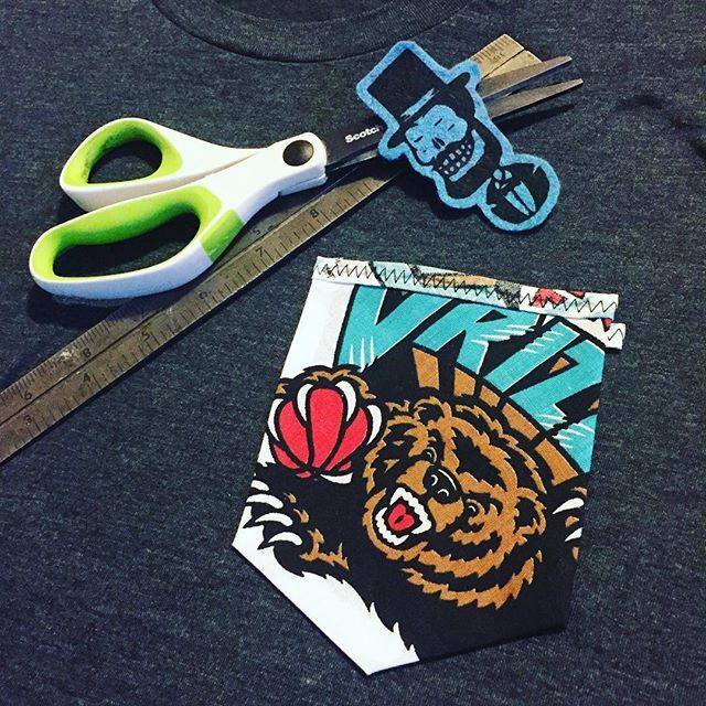DeadGent's tweet photo. Making a few special home town items... #deadmanrises -
-
-
-
-#deadgent #deadgentco #deadgentclothing #vancouver #vancouvergrizzlies #grizzlies @vancitygrizz https://t.co/7kp6jYS307