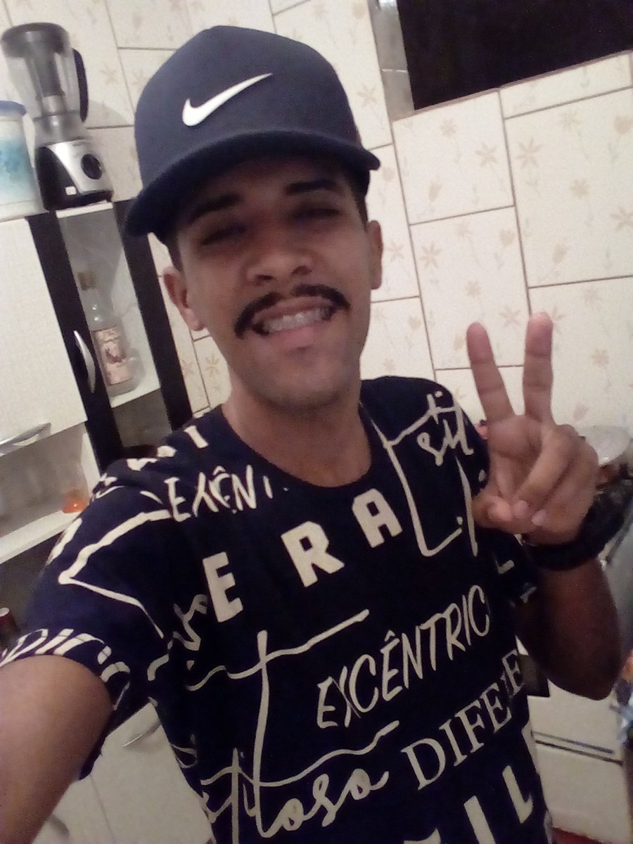 felipemaiss's tweet photo. Se pode 2, 3 tbm pode né? 
#aiaipapai https://t.co/M4MIxdOq9y