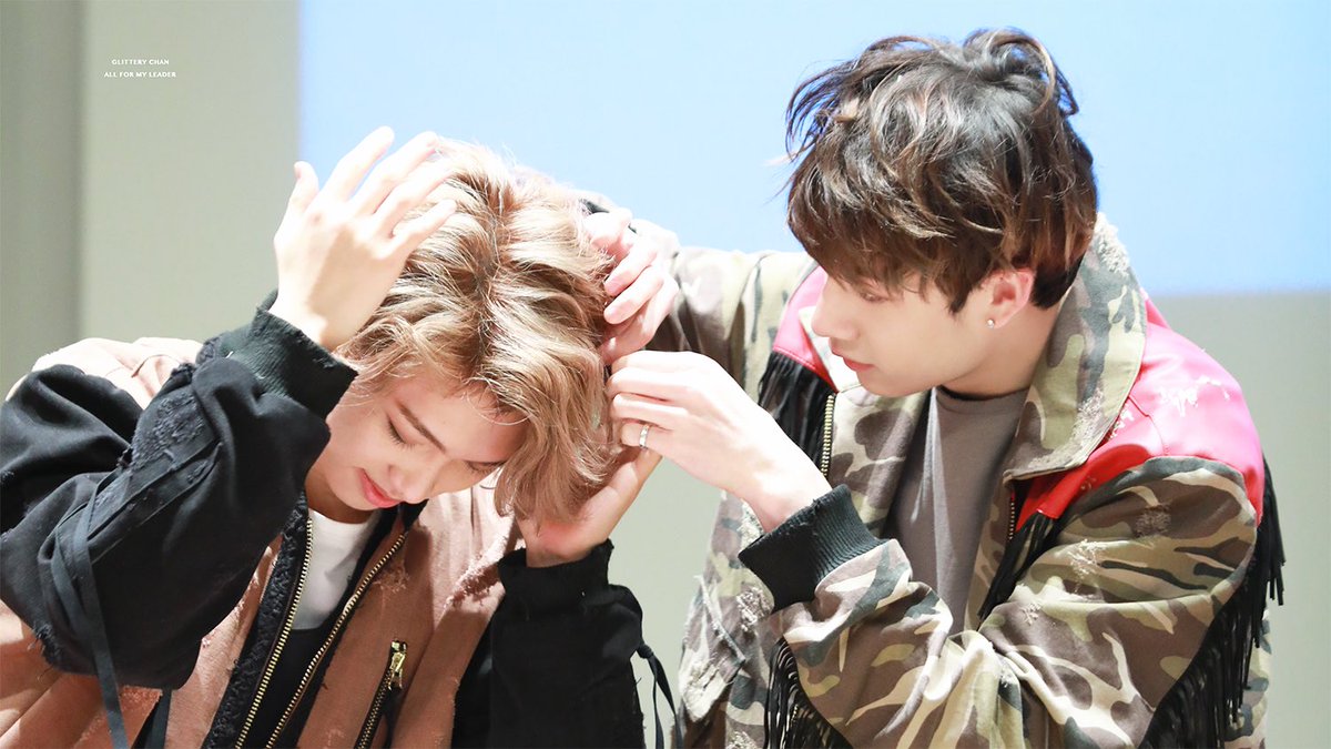 [HQ] 180405 Dongdaemun Fansign—»♡.• 

—»» #StrayKids #스트레이키즈 #BangChan #방찬 #Chan #찬

♡© GLITTERY CHAN (@.glittery1003)