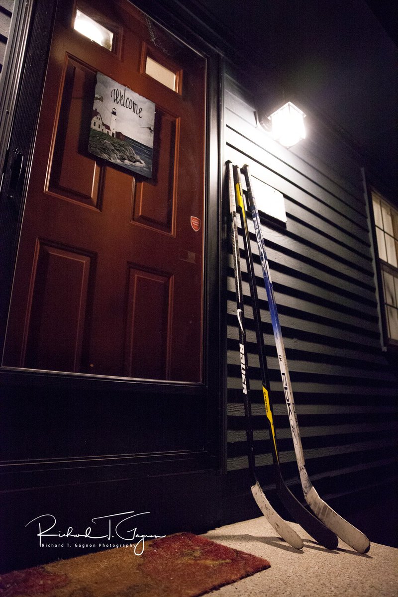 RichardTGagnon's tweet photo. Sticks out in Massachusetts for Humboldt.  #putyoursticksout #sticksoutforhumbolt #humboldtstong @HumboldtBroncos #theboysmightneedthem https://t.co/IIQcwXRSuP